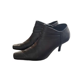 Bandolino Women's‎ Black Leather Heels Square Toe Booties Ankle Boots Size 9.5